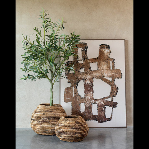 J-Line Schilderij Vot tegen een beige muur naast een boom in een rieten mand en natuurlijke woonaccessoires.