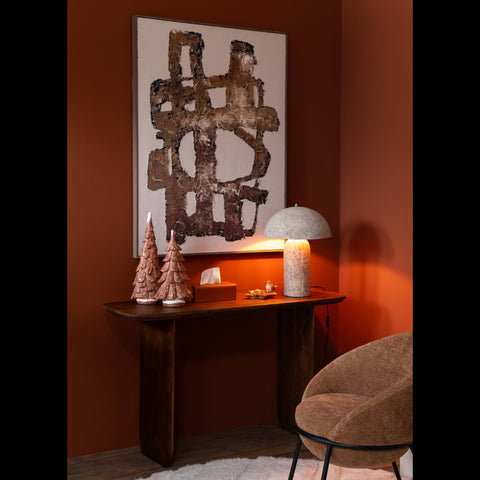 J-Line Schilderij Vot boven een zwarte console tegen een warme terracottakleurige muur.
