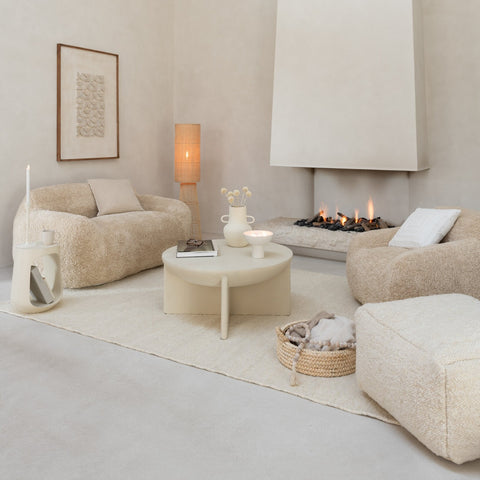 J-Line Shearl Large beige zetel in een warm beige interieur