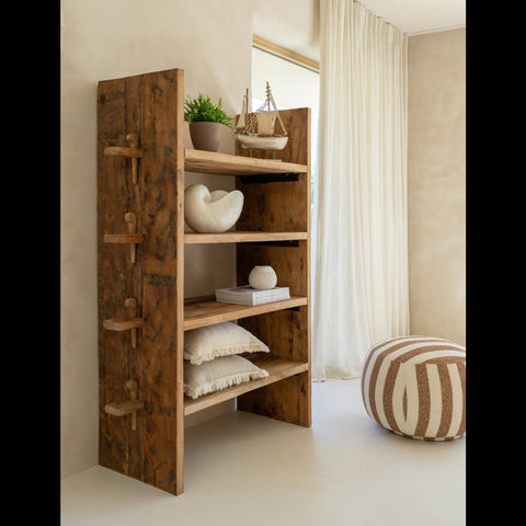 J-Line Striped poef in camel en off-white naast kast Hugo