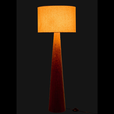 J-Line vloerlamp Melina die warme sfeerverlichting geeft in een interieur