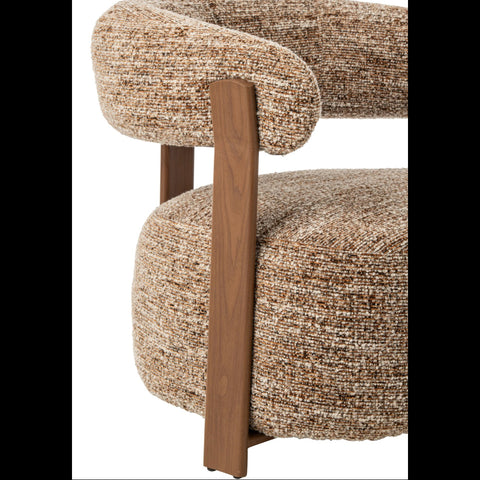 Detail van de houten armleuning van de J-Line Foam zetel