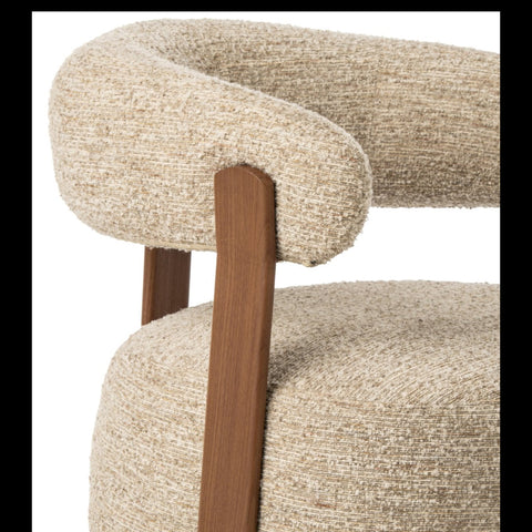 Detail van de houten buitenkant van de armleuning van de J-Line Foam zetel.