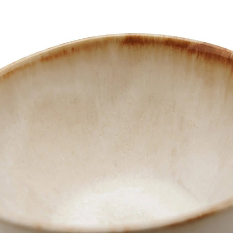 Detail van de binnenzijde van de Kom 'Cascais Medium' met unieke kleurvariaties