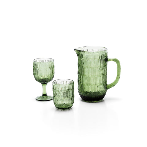 Moss Ripple wijnglas in groen samen met glazen karaf en waterglas