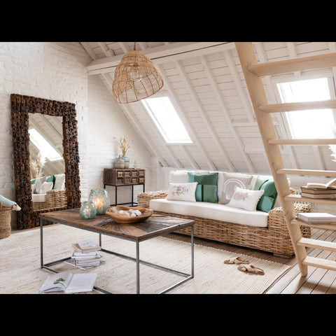 J-Line Spiegel Syma Large in een beige interieur met houten salontafel
