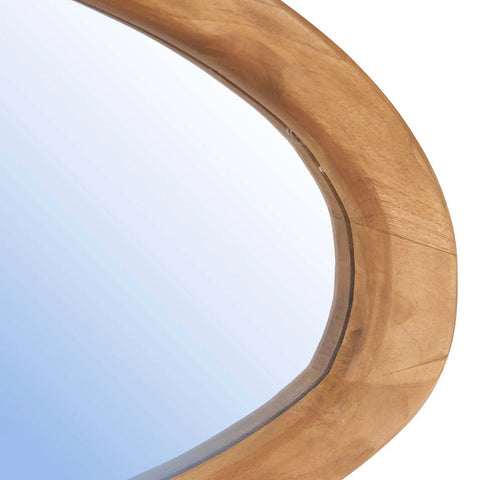 Detail van de organische vorm en houtstructuur van The Organic spiegel