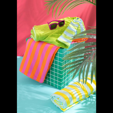 J-Line Sunshine Smile strandlakens gecombineerd met kleurrijke strandaccessoires in een zomers interieur