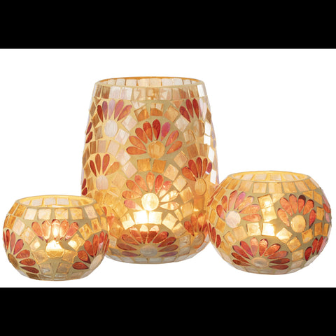 Set theelichthouders mozaiek geel wit small medium large met brandende kaarsen