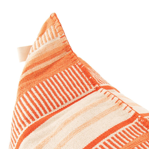 Detail van de oranje strepen op de J-Line Stripes Orange zitzak